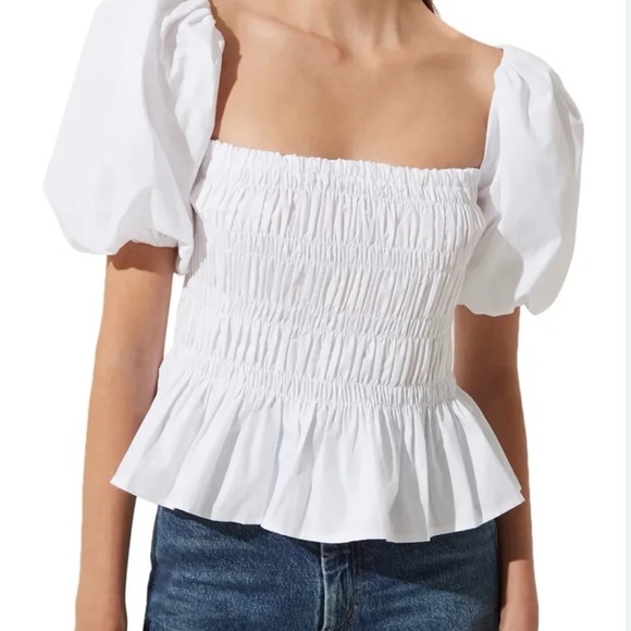 ASTR the Label Savina Smocked Top NWT White Sz L - Picture 1 of 10